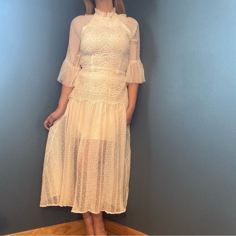 Elliatt Australia White High Neck Lace Midi Dress size M - Picture 4 of 16
